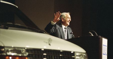 Lee Iacocca - człowiek, któremu zawdzięczamy dwa ważne samochody. Nie tylko Forda Mustanga