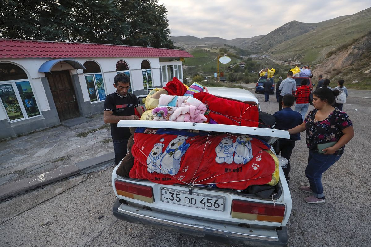Tysiące Ormian opuszczają Górski Karabach i wyjeżdżają do Armenii