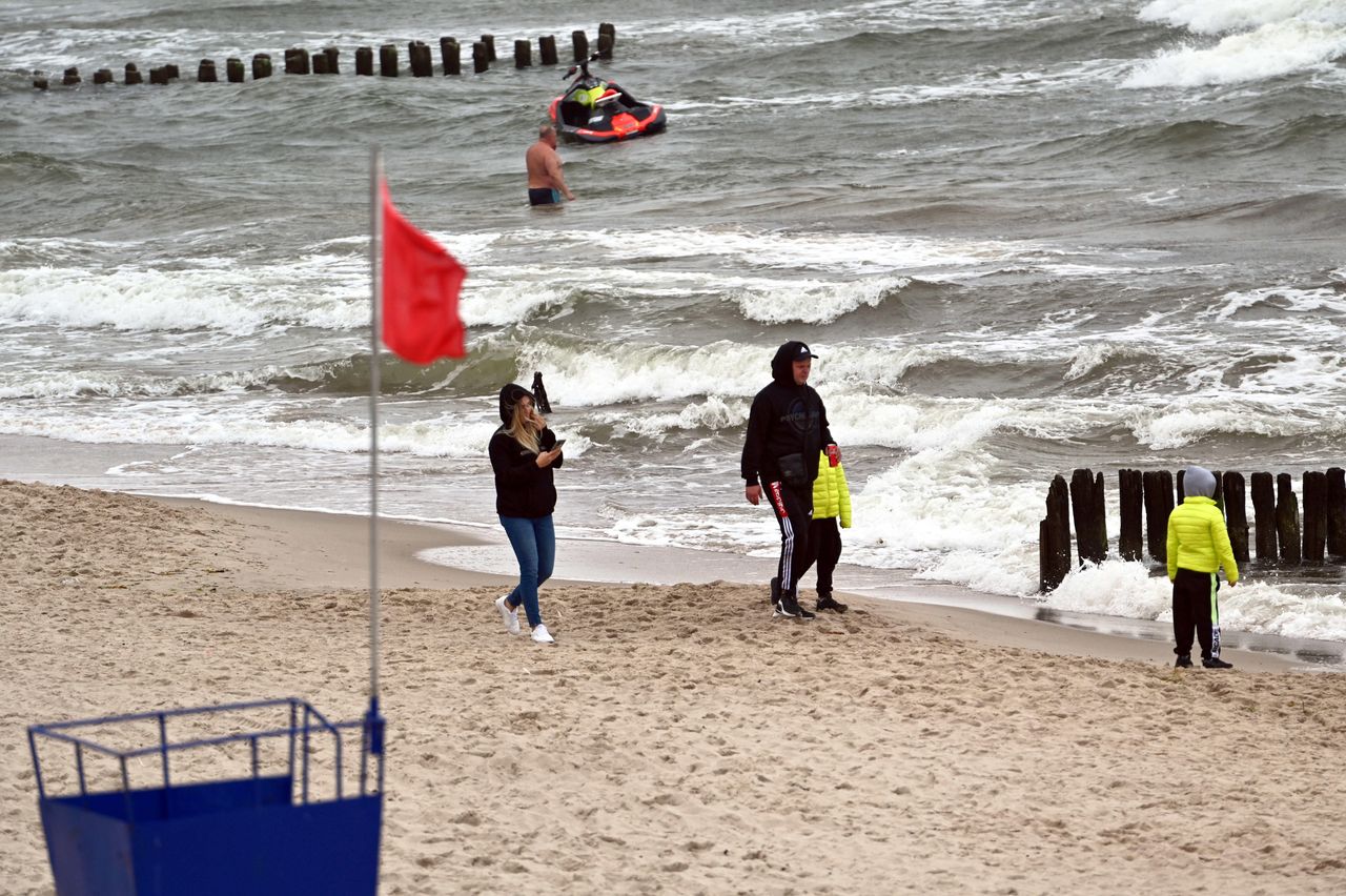 Gdzie można się kąpać w Bałtyku? Są czerwone flagi