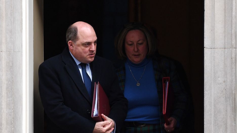 epa09738038 British Secretary of State for Defence Ben Wallace departs a Cabinet meeting at 10 Downing Street in London, Britain, 08 February 2022.  EPA/ANDY RAIN Dostawca: PAP/EPA.