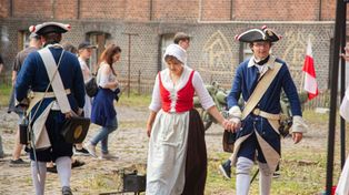 Toruń: Historyczne mundury, broń i tańce. Fort św. Jakuba znów tętnił życiem