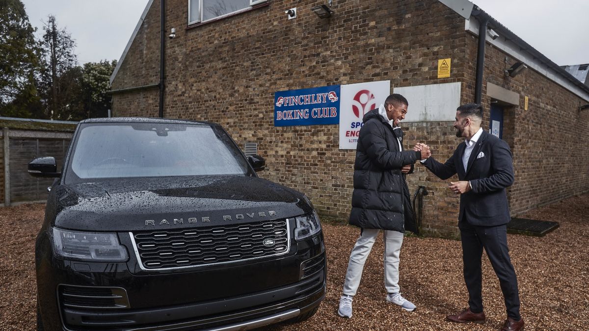 Anthony Joshua będzie jeździł wyjątkowym Range Roverem.