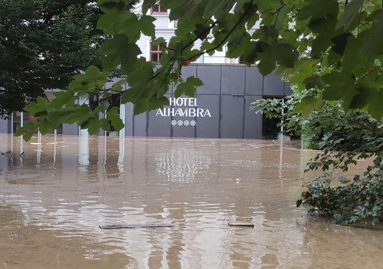 Zalało hotel. Firma wstępnie chce dać 10 razy mniej, niż wynoszą straty. Tak się tłumaczy