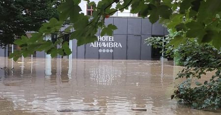 Zalało hotel. Firma wstępnie chce dać 10 razy mniej, niż wynoszą straty. Tak się tłumaczy