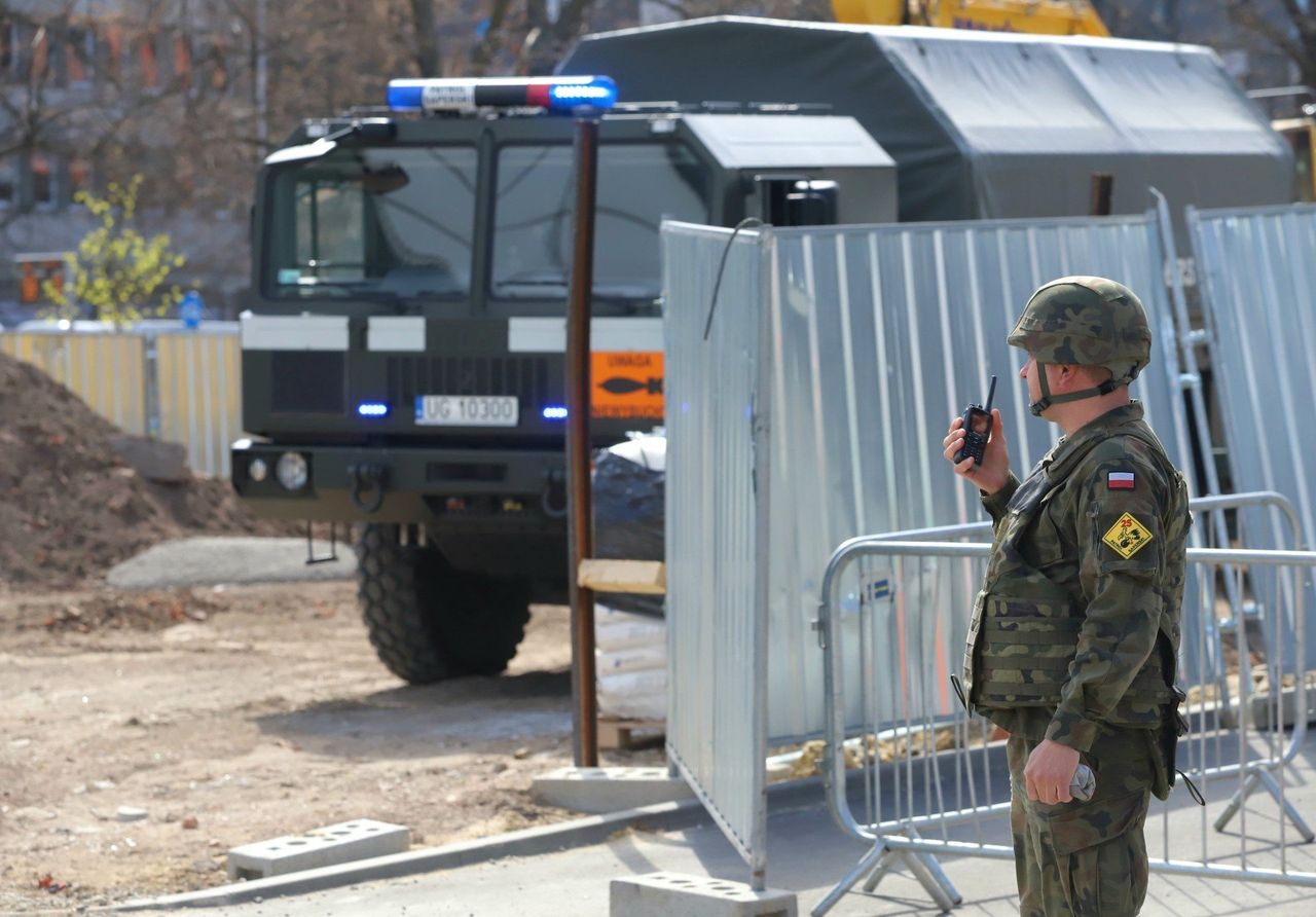Toruń: Pocisk artyleryjski wykopany. Są poważne utrudnienia w ruchu