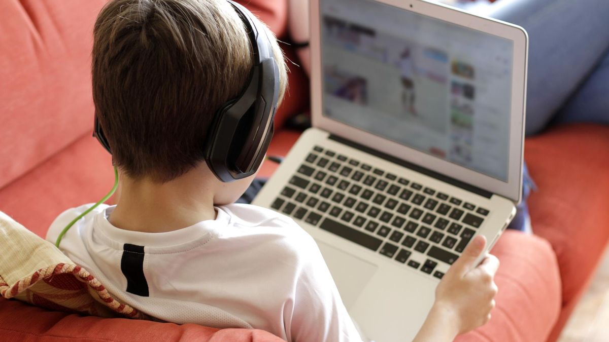 Australia zdecydowała się na jeden z najbardziej restrykcyjnych kroków w skali światowej w zakresie ochrony dzieci w sieci