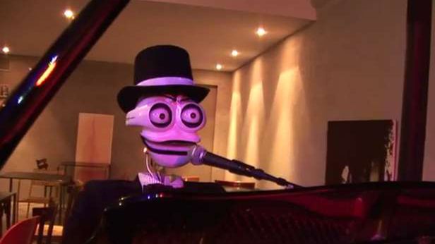 Teotronica - nienagannie ubrany robot artysta 1