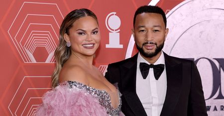 Chrissy Teigen odsłoniła obłędny dekolt. Trudno oderwać od niej wzrok