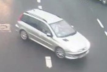 Policja szuka kierowcy Peugeota. Uszkodził Volkswagena i odjechał