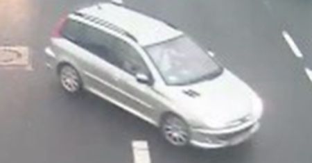 Policja szuka kierowcy Peugeota. Uszkodził Volkswagena i odjechał