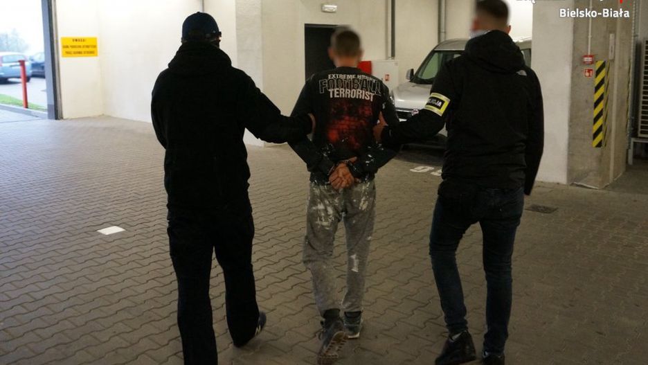 Policjanci z Bielska-Białej zatrzymali 33-latka podejrzanego o napad z bronią na sklep.