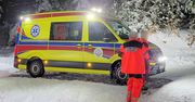 Śnieżyca zatrzymała karetkę. Na ratunek ruszyli strażacy