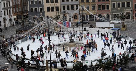 Warszawa. Nie będzie lodowisk ani ślizgawek. Zagrożenie koronawirusem