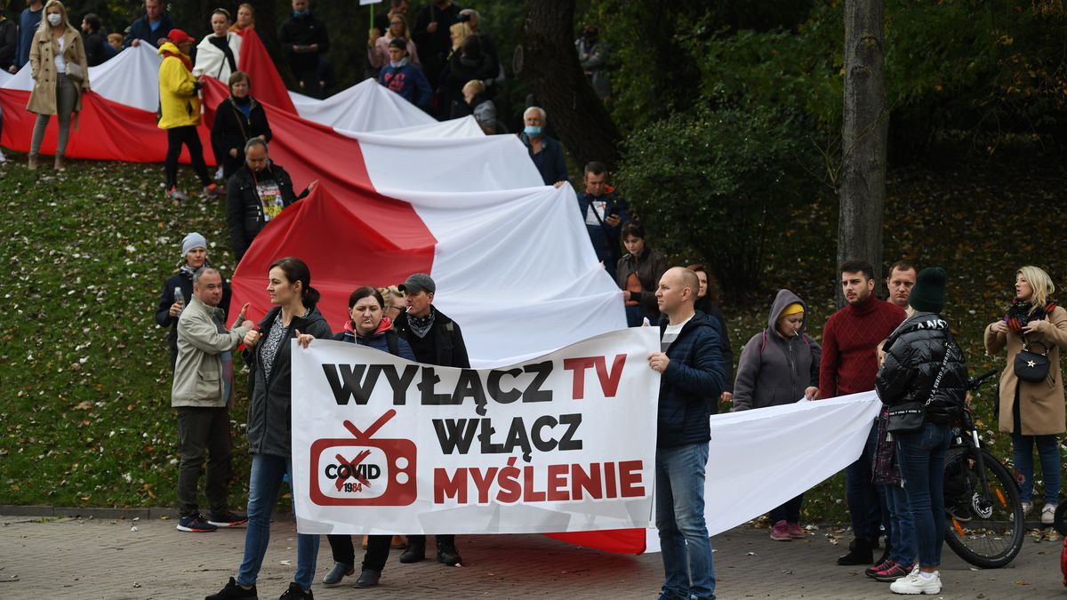 Zdjęcie dnia. W Białymstoku głosili, że COVID to ściema – niektórzy w maseczkach 1