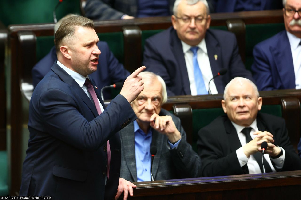 Kaczyński za pracownikami i reformą PIP. Prezes odcina się od Czarnka