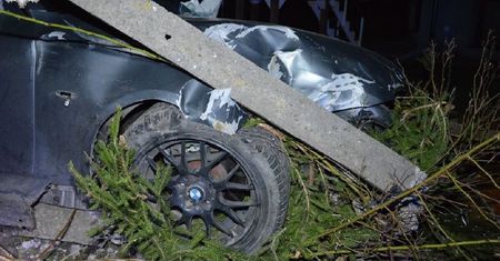 Miał kategoryczny zakaz prowadzenia pojazdów. Natknął się na kontrole drogową i zaczął uciekać. Szarżę skończył na słupie