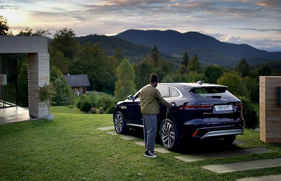 Jaguar F-Pace promowany hasłem „Hard to forget"