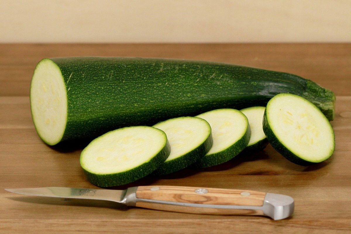 Zucchini will soften the chocolate cake