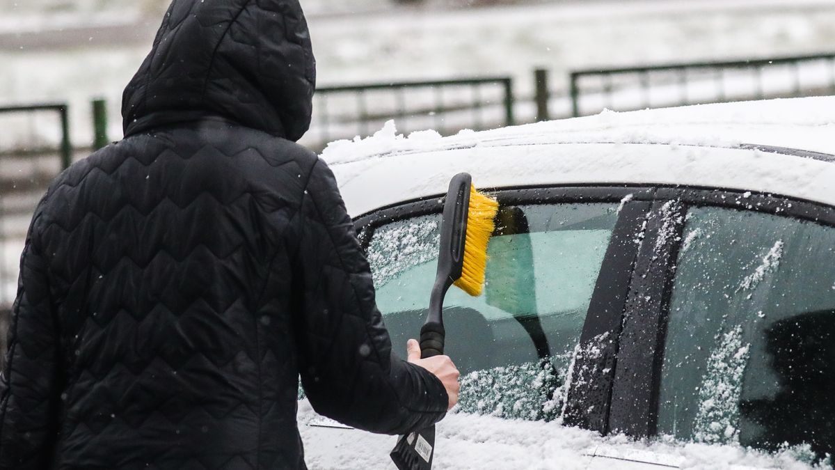 Jazda nieodśnieżonym samochodem to ryzyko wysokiego mandatu