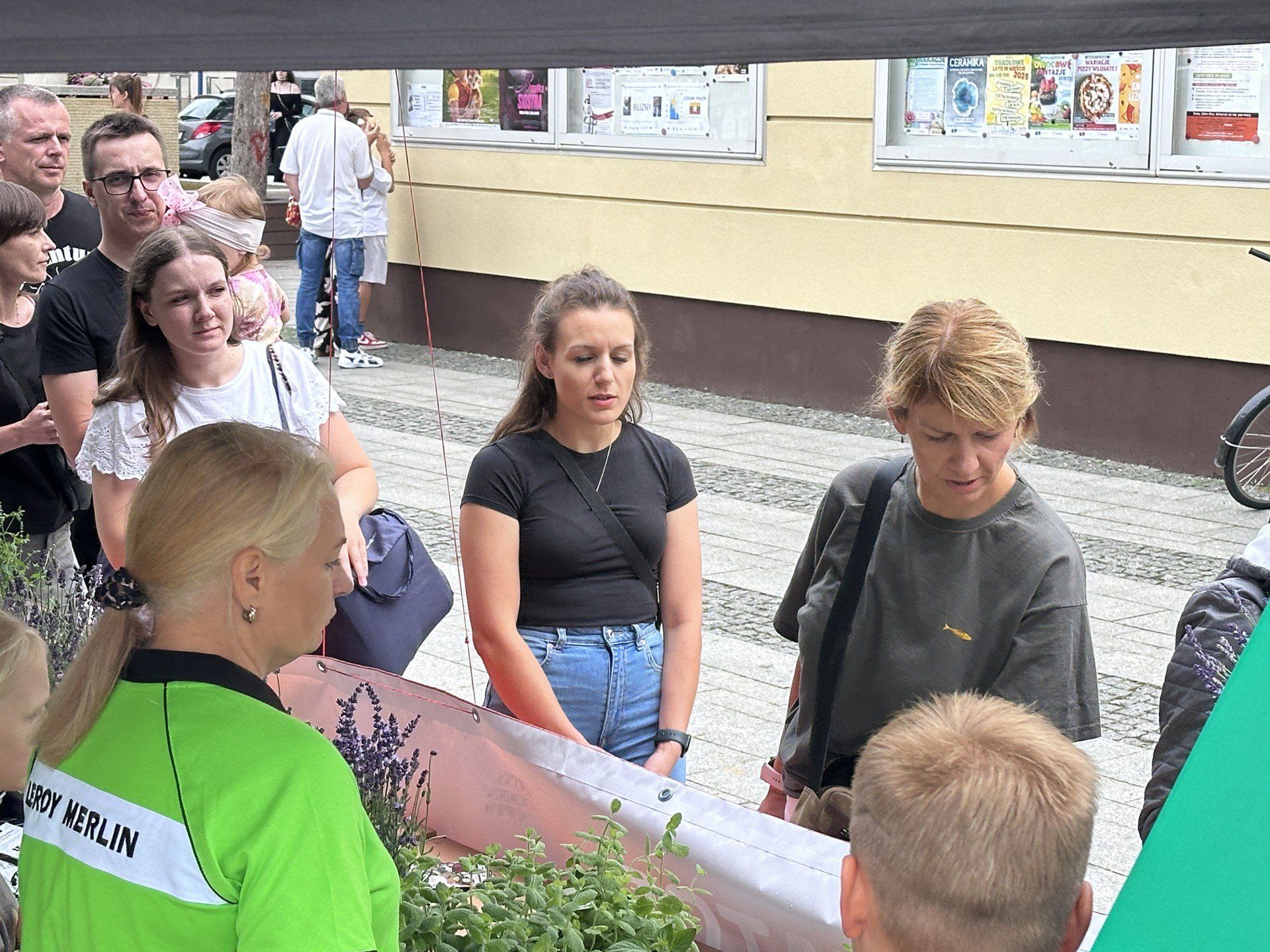 W Bełchatowie mieszkańcy mogli otrzymać rośliny doniczkowe w zamian za elektrośmieci