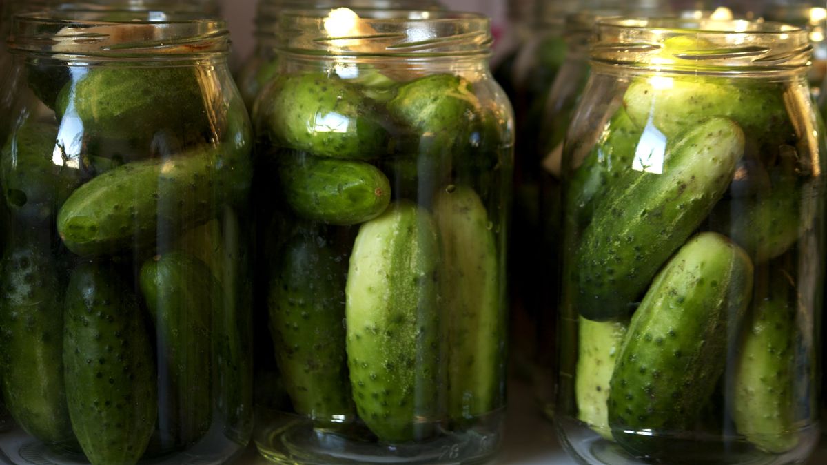 Kiszone czy kwaszone? Jakie ogórki wybierać