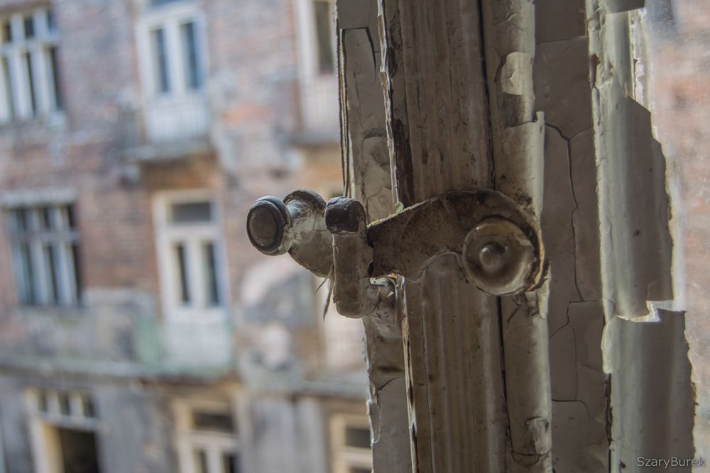 Warszawski urbex: Co znajduje się wewnątrz kamienicy przy Żelaznej 43? 16