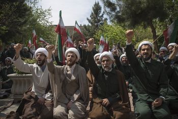 Iran. Duchowni wzywają do szybkiego wyboru przywódcy