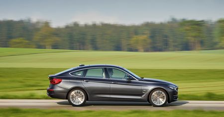 Policja odebrała nieoznakowane BMW 3 GT. Znamy numery dwóch radiowozów