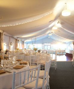 Koronawirus w Polsce. Wesele z COVID-19. Lista gości zaginęła, para młoda na wakacjach