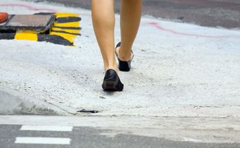 Najgorsze buty wg podologa. "Nikt nie powinien ich nosić"