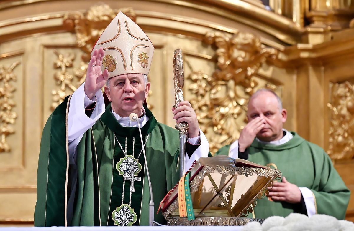 Echa ceremonii otwarcia igrzysk. Biskup kielecki prosi o "wynagrodzenie dla Boga"