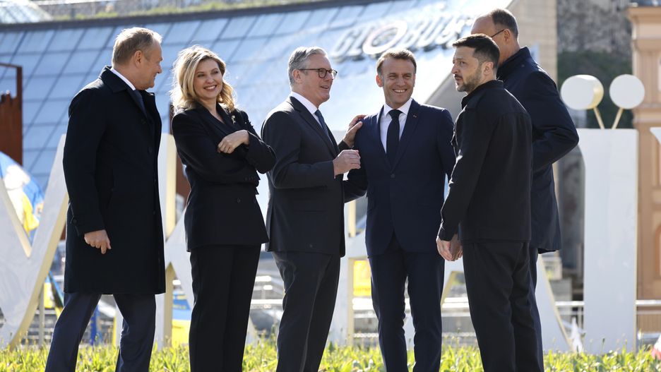 Liderzy państw europejskich z Wołodymyrem Zełenskim i jego żoną