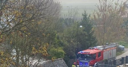 Policjant ratuje mieszkańców przed pożarem. Zaalarmował służby i sprawdził, czy budynek jest pusty