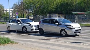 Lublin: Rowerzysta przejeżdżał na drugą stronę. Zderzyły się trzy auta