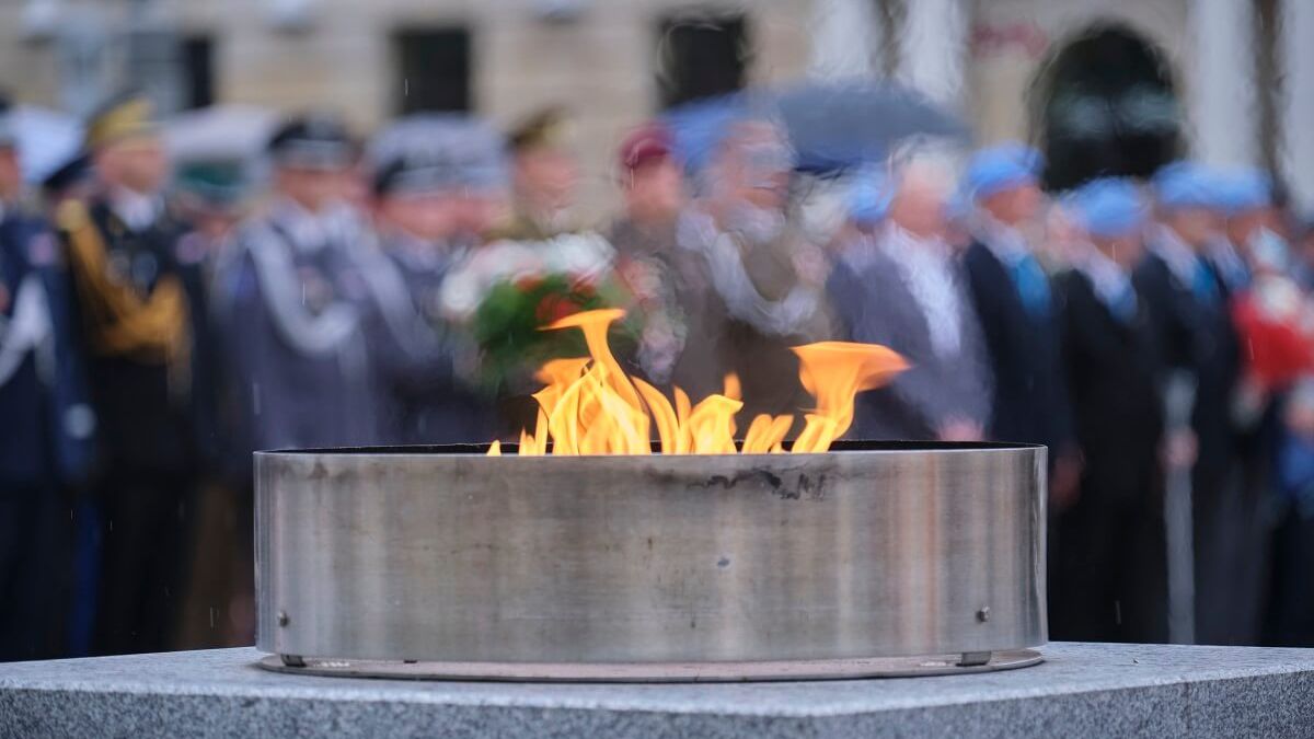 Obchody na Placu Litewskim - płomień