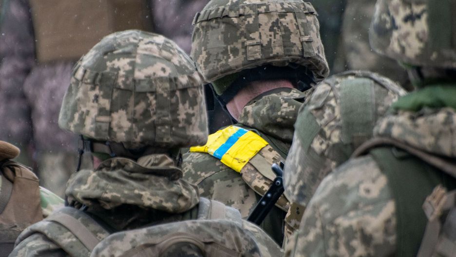 Szkolenie ?o?nierzy z Ukrainy na poligonie w W?drzynie
Fot. NewsLubuski/East News, Wedrzyn, 07.12.2023. Szkolenie zolnierzy z Ukrainy prowadzone w centrum treningowym Combined Arms Training Command (CAT-C) na poligonie wojskowym w Wedrzynie. Instruktorzy szkola ich w ramach unijnej misji wojskowego wsparcia Ukrainy.
NewsLubuski