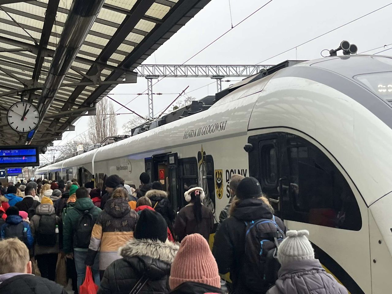 Tłumy to mało powiedziane. "Już na peronie straciłam nadzieje"