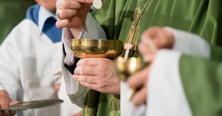 Biskup opolski Andrzej Czaja: "Nie wolno udostępniać nagrań obrzędów kultu religijnego"