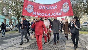 Częstochowa: Akcja "Gwiazdy Sportu i Estrady Dzieciom" z Mikołajem na ulicach