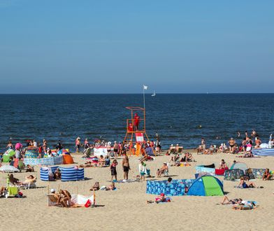 Limit osób na plaży. Burmistrz Helu: "Nowe zasady dobrze wyglądają na papierze, ale gorzej z ich realizacją"