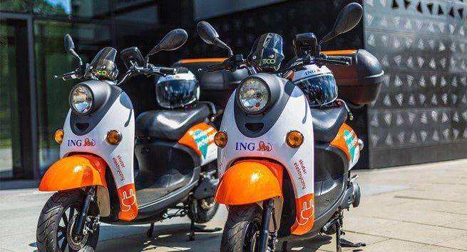 Bank ING udostępnia w Warszawie 60 skuterów elektrycznych do wypożyczenia