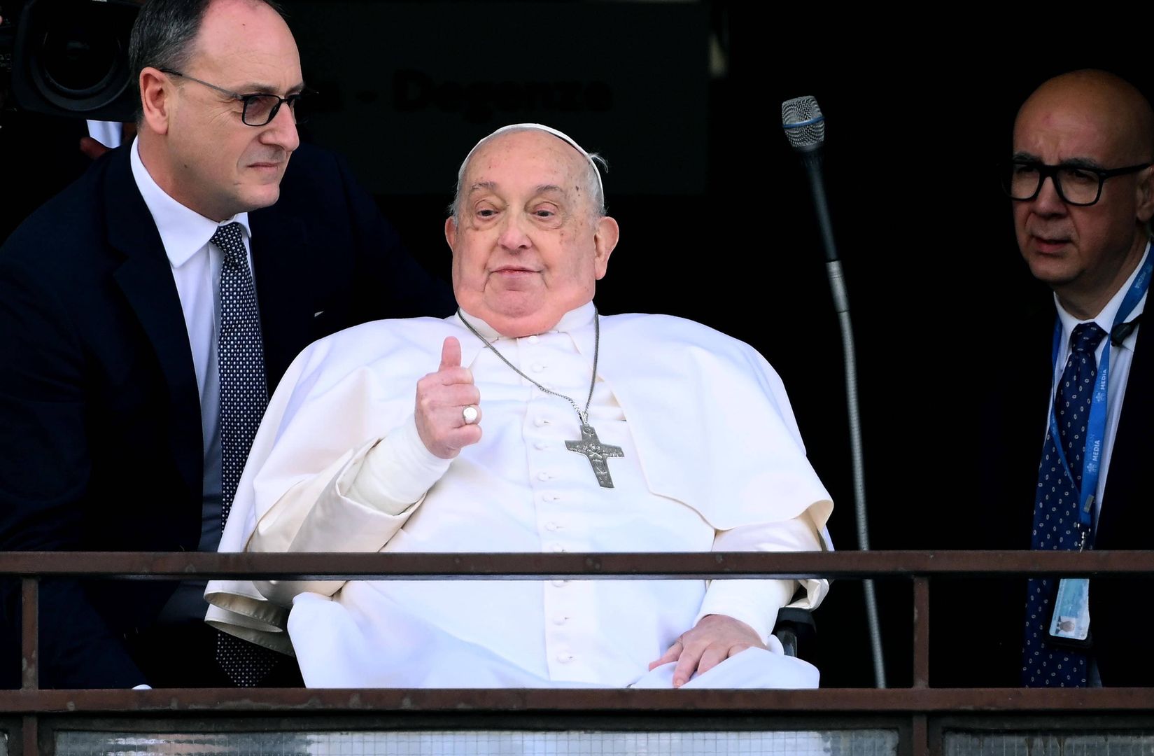 Papież Franciszek "czuje się lepiej". Najnowsze informacje z Watykanu