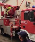 Dolnośląskie. Policjanci i strażacy uratowali 94-letnią kobietę
