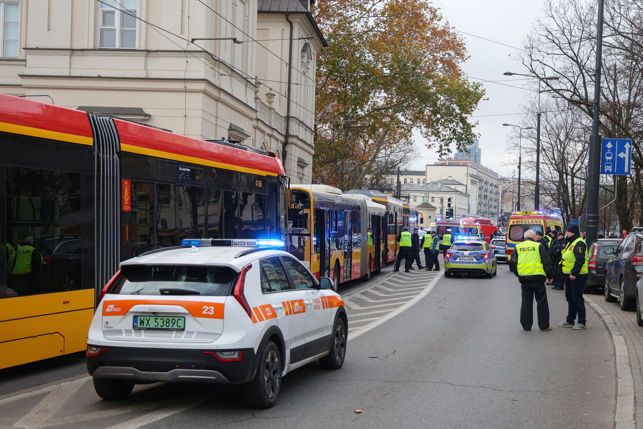 Miejsce zderzenia dwóch tramwajów i autobusu