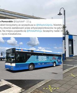 Gdynia. Atak antyszczepionkowców na mobilny punkt szczepień