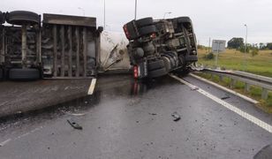 Wypadek na S3. Cysterna zablokowała drogę