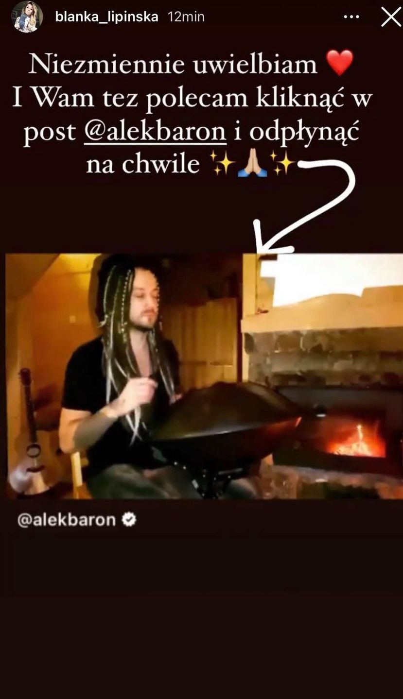 Alek Baron gra na woku