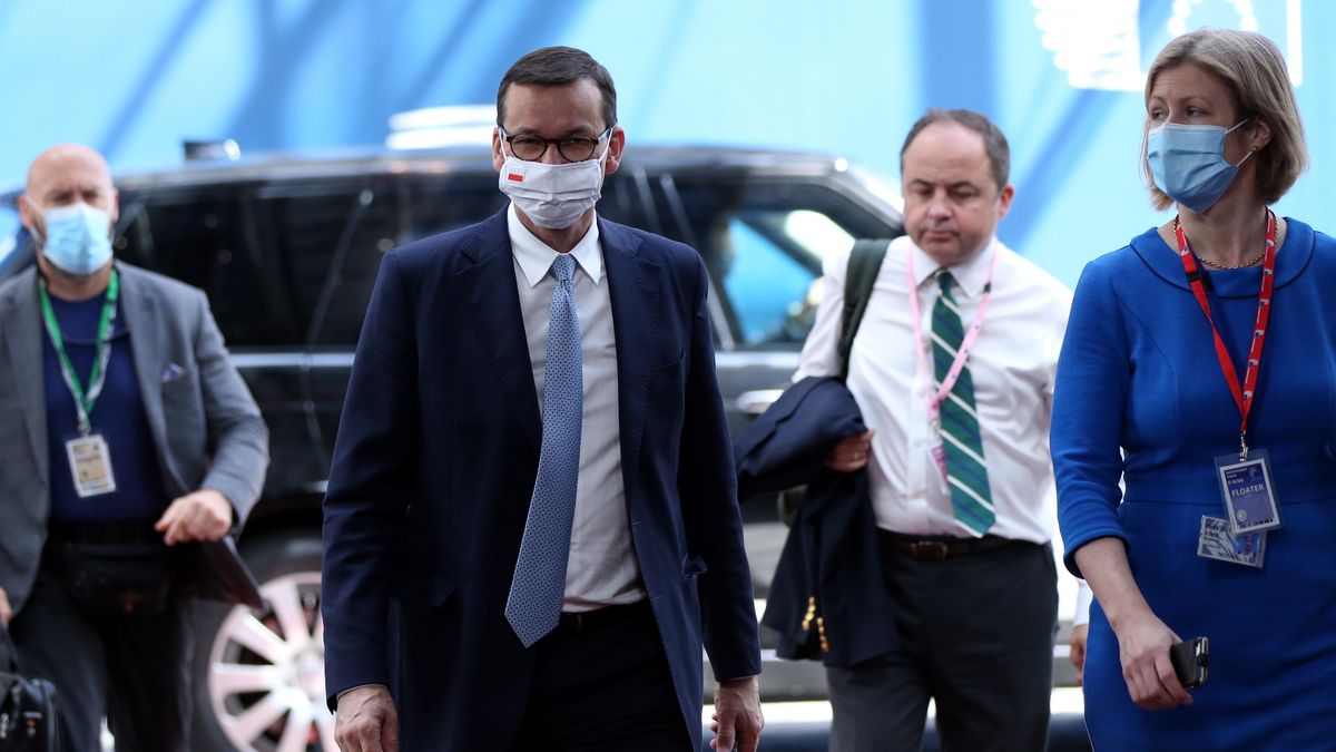 Budżet UE zatwierdzony. Na zdjęciu premier Mateusz Morawiecki (drugi od lewej) w Brukseli.