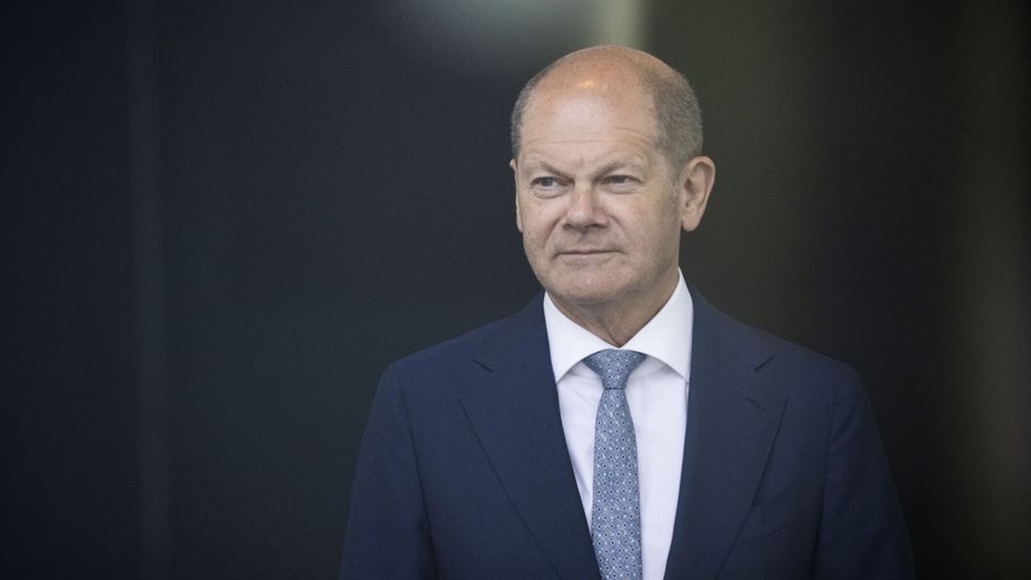 BERLIN, GERMANY - MAY 16: German Chancellor Olaf Scholz waits to receive Bulgarian President Rumen Radev at the Chancellery on May 16, 2022 in Berlin, Germany. High on the agenda of the meeting between the two leaders is the ongoing Russian war in Ukraine. (Photo by Omer Messinger/Getty Images)