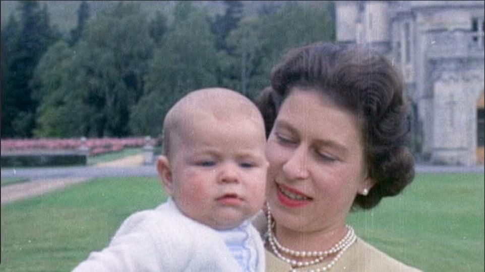 Tak wyglądała królowa Elżbieta poza służbą. Dokument prezentuje "ludzką" stronę monarchini